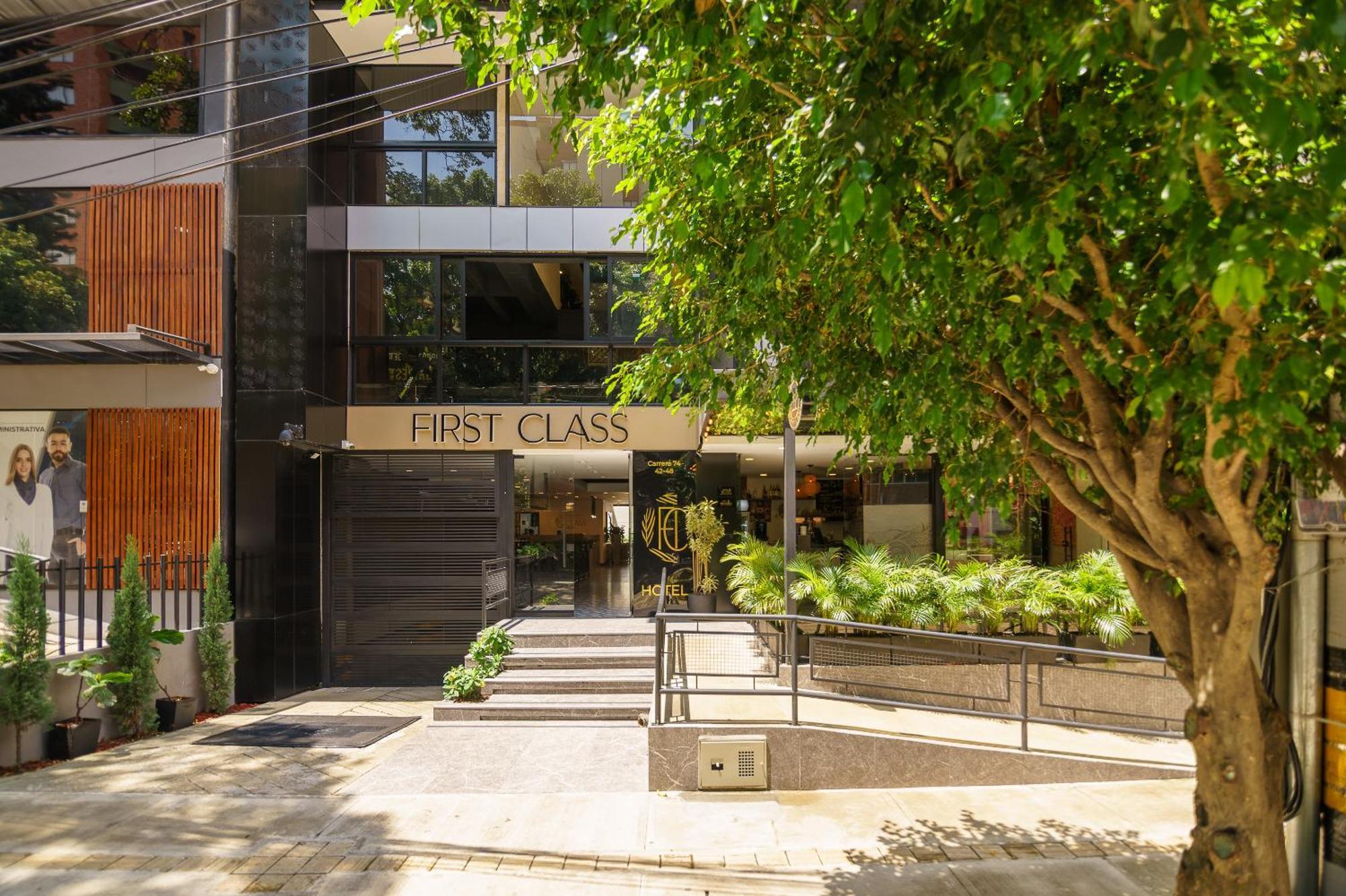 First Class Hotel Medellin Luaran gambar